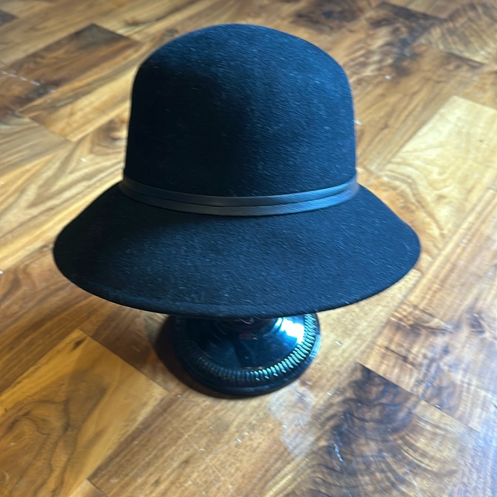 Women’s Black wool bucket hat with leather brim accent. 7 in diameter